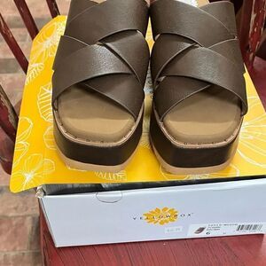 Yellow box, leather sandals